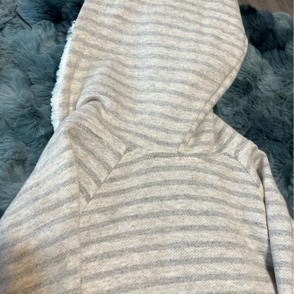 Sweater Jacket size small.  Excellent condition. - Picture 4 of 13